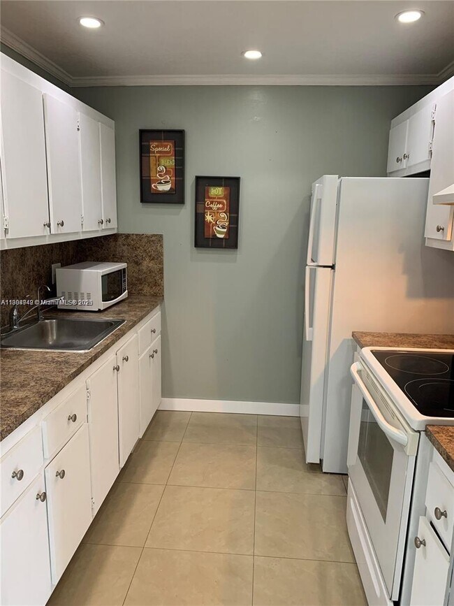 Foto del edificio - 13255 SW 9th Ct