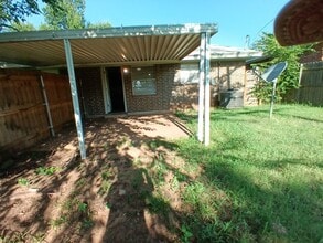 Building Photo - 4028 Locust Dr
