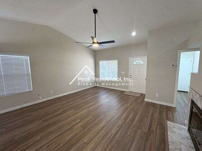 Foto del edificio - A Newer 3bd/2ba Rancho Cordova Home with 2 Car Garage