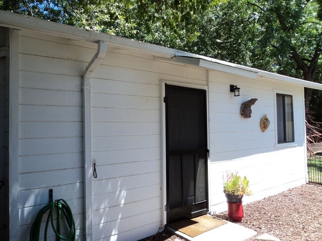 Building Photo - 684 B St