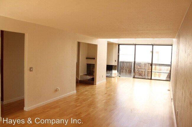 Building Photo - 1050 S Monaco Pkwy