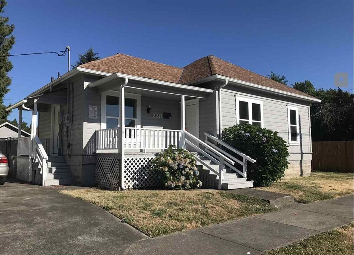 Primary Photo - *Applications Pending* Charming Home, Clos...