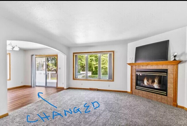 Foto del edificio - W196N11476 Shadow Wood Dr