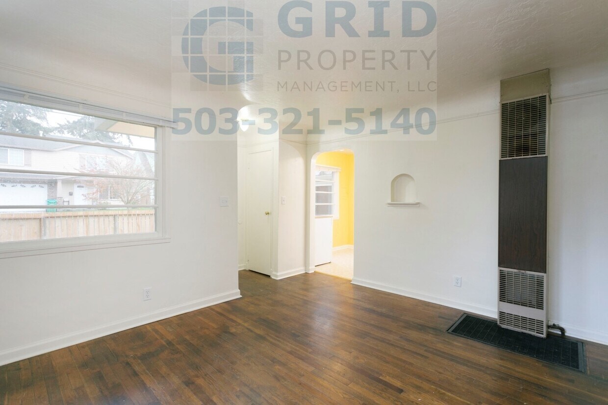 Primary Photo - Great 3 Bedroom Home in Brentwood-Darlingt...
