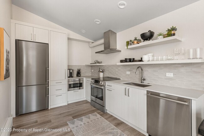 Foto del edificio - 220 W Main St