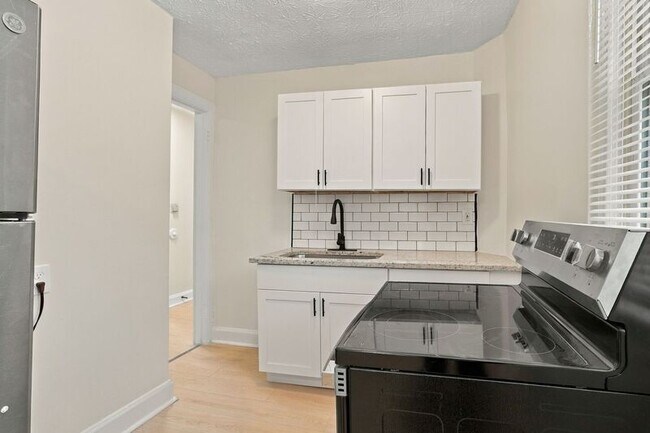 Building Photo - 397 Catherine St