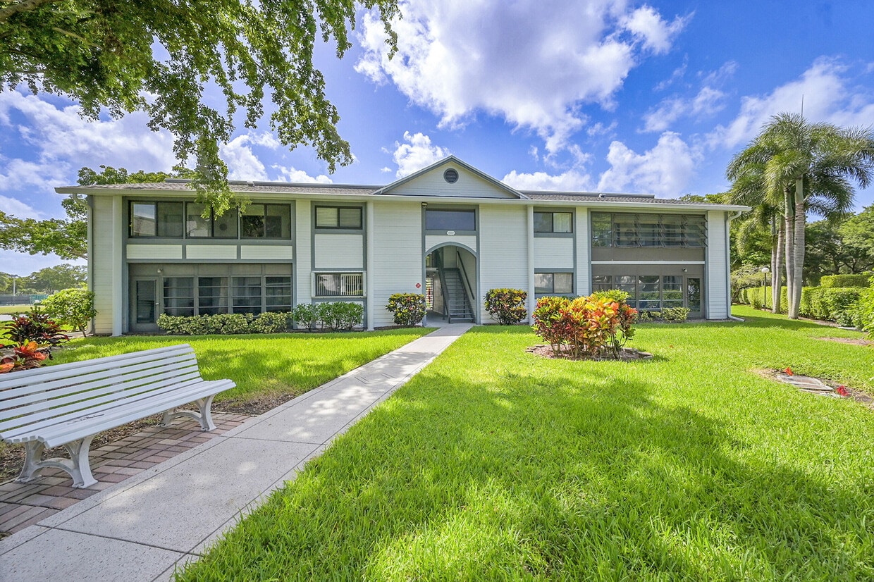 Primary Photo - 15461 Lakes of Delray Blvd