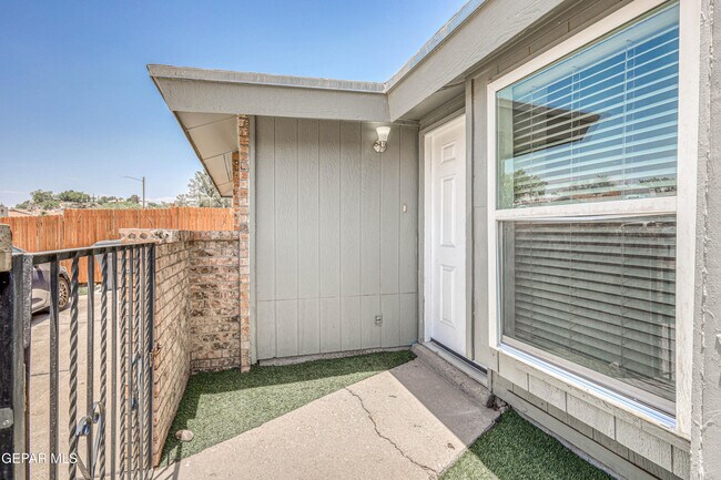 Foto del edificio - 630 White Cliffs Dr