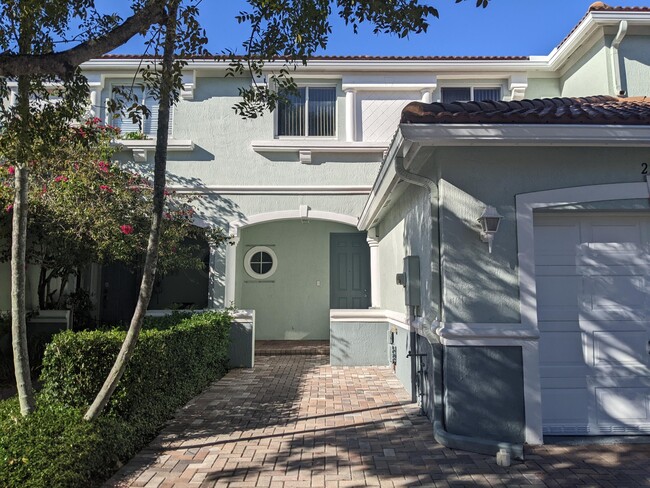 Foto del edificio - 2226 Oakmont Dr