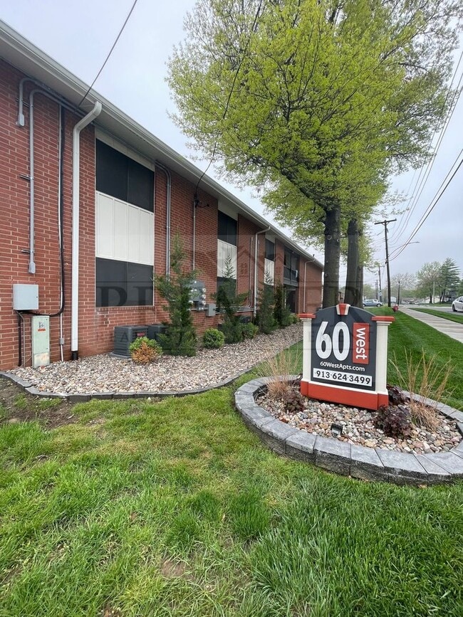Building Photo - 6007 Barton Ave