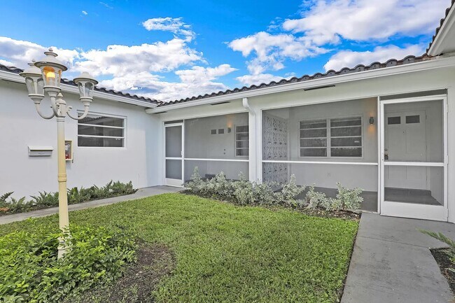 Foto del edificio - 2133 NE 56th Ct