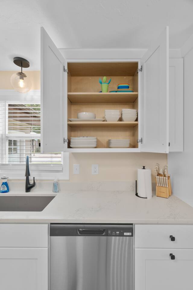 Foto del edificio - 2598 Parkwood Dr