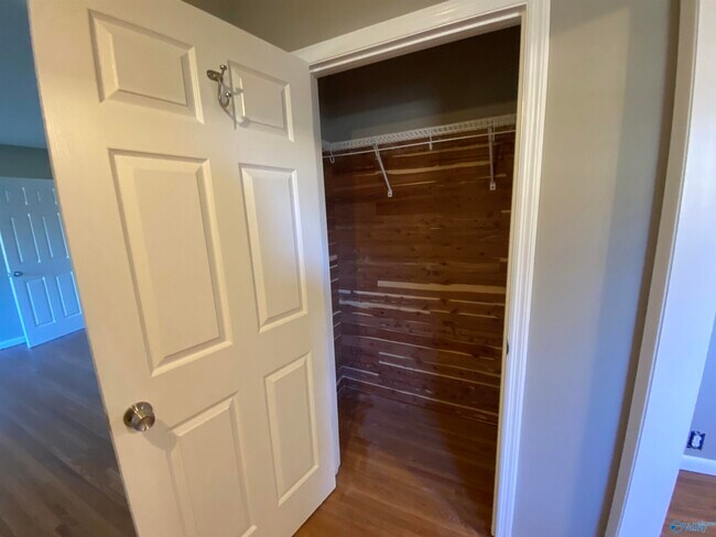 Foto del edificio - 6407 Robinhood Ln NW