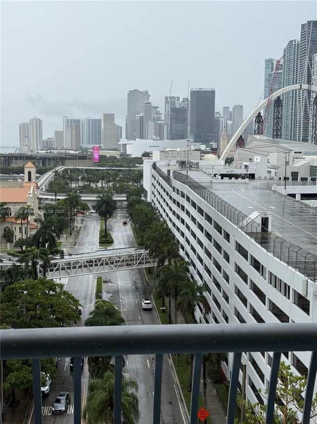 Building Photo - 1750 N Bayshore Dr