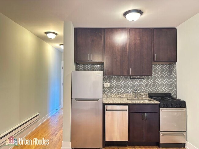 Foto del edificio - 816 W Cornelia Ave