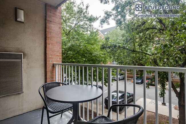 Foto del edificio - 444 Washington Blvd