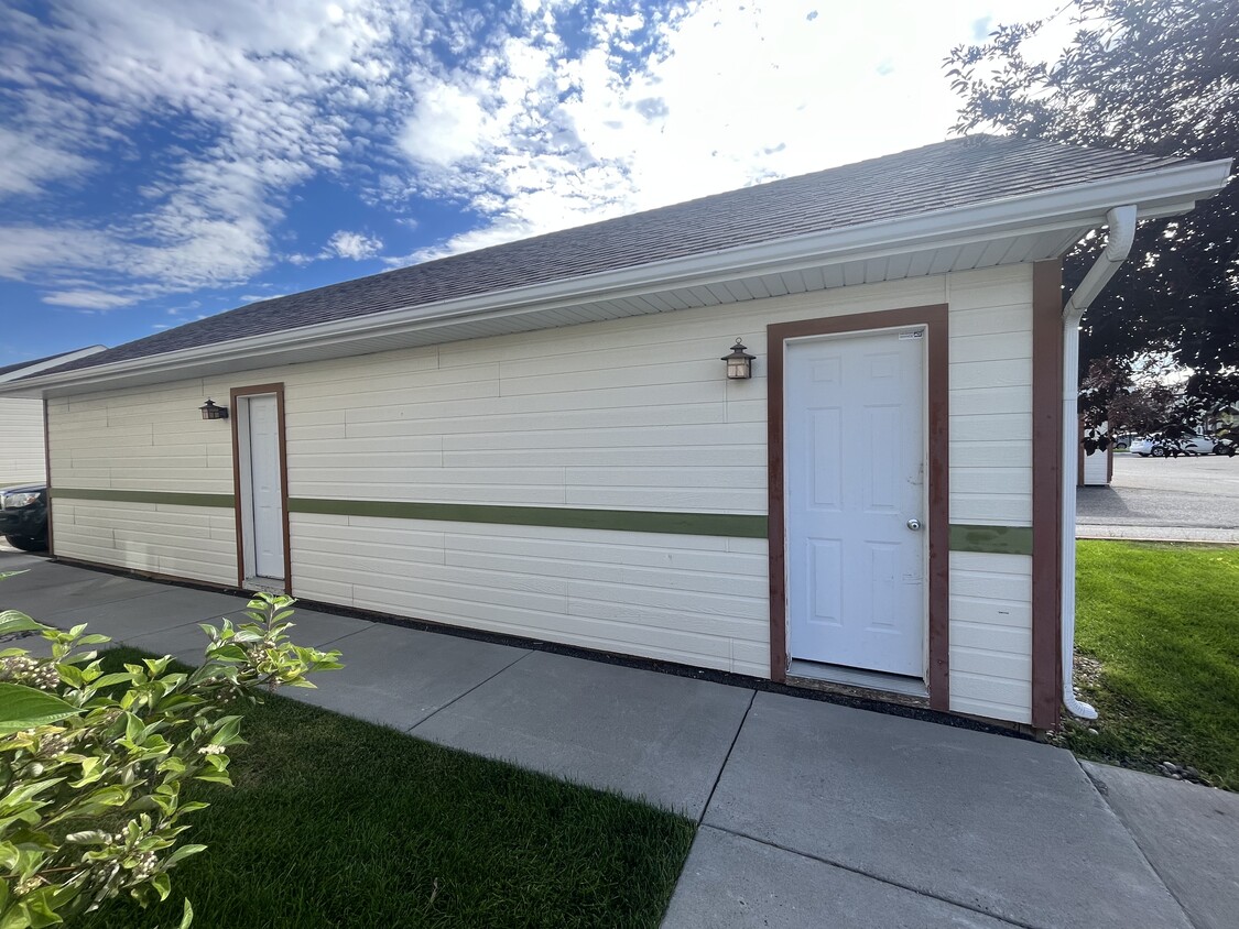 Primary Photo - 1120 Longbow Ln