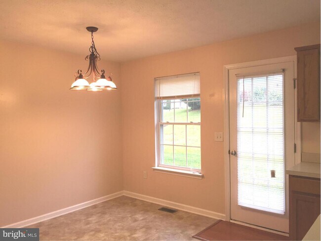 Building Photo - 105 Baybreeze Ct