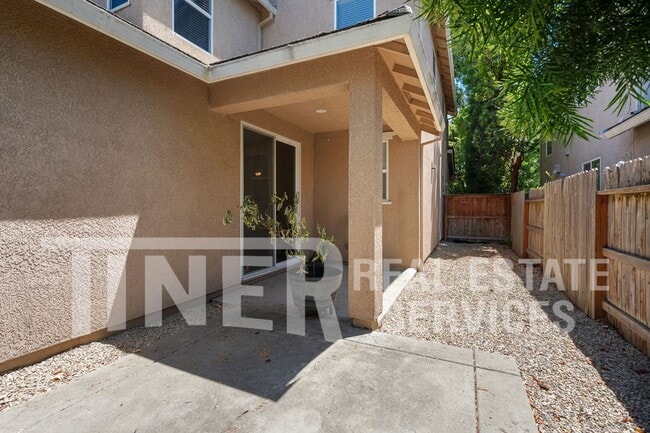Building Photo - 2567 Amelia Earhart Ave