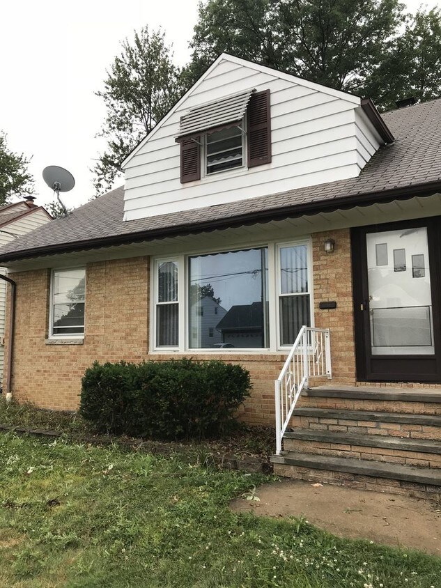 Primary Photo - 3 br, 1 bath House - 384 Halle Dr