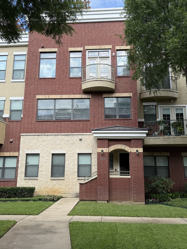 Building Photo - 1205 Beaconsfield Ln