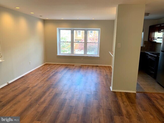 Foto del edificio - 9358 Neil Rd