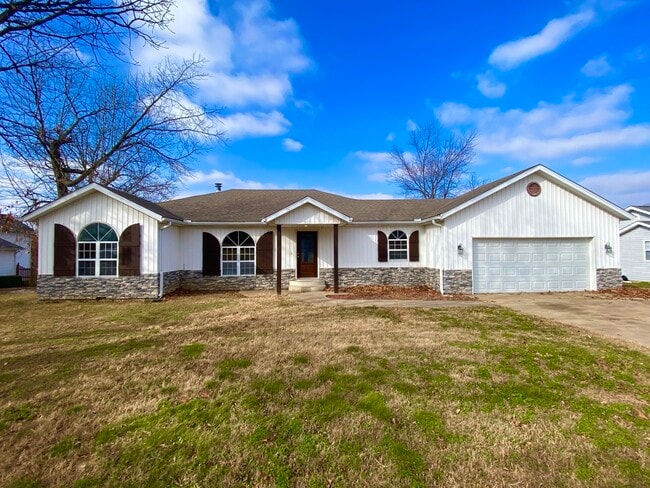 Building Photo - 325 Turf Ln