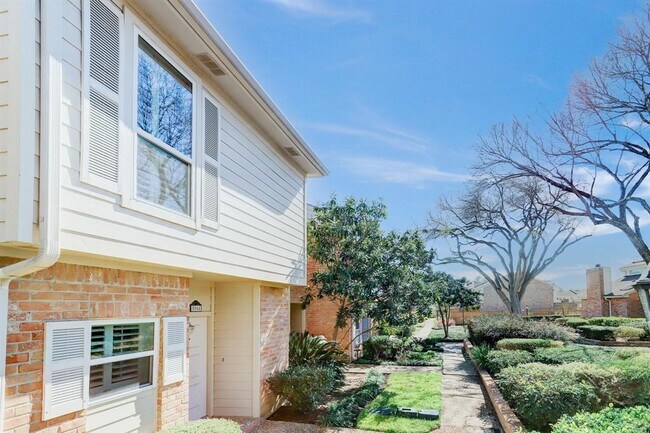 Foto del edificio - 5968 Woodway Place Ct