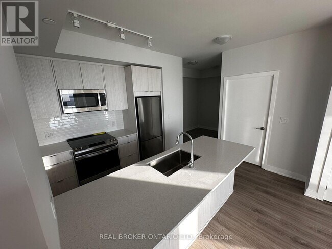 Building Photo - 4130-4130 Parkside Village Dr