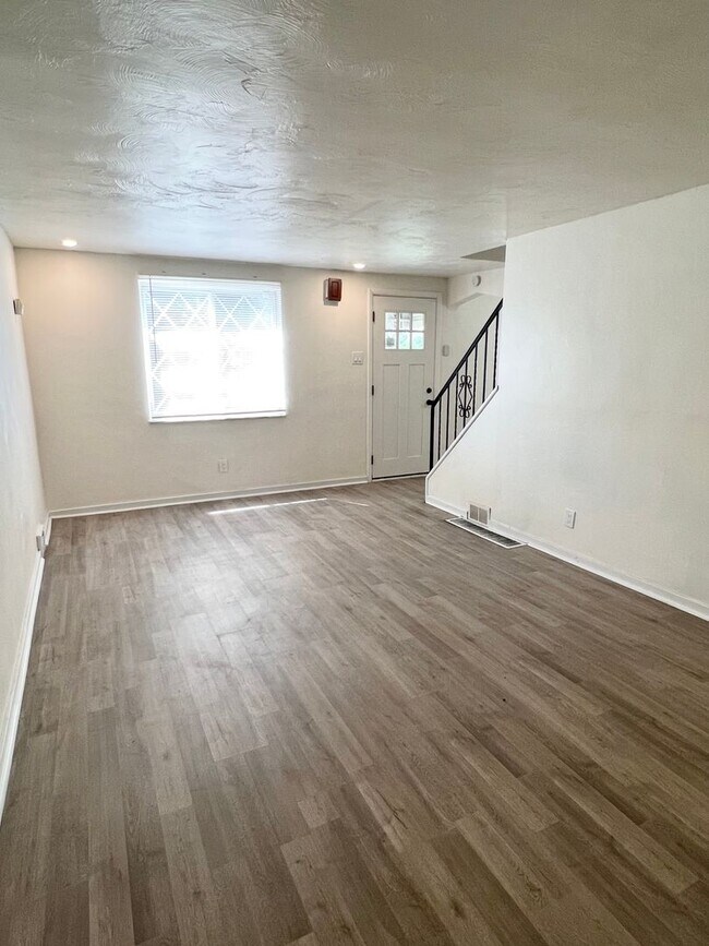Building Photo - Updated 3 Bed, 1 Bath in Verona- Central Air and Huge Kitchen!!