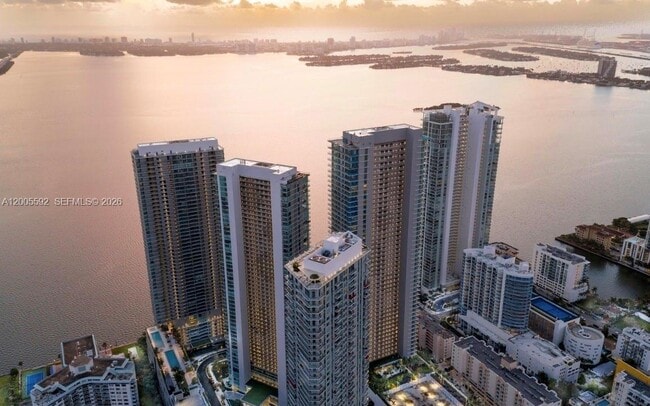 Foto del edificio - 3131 NE 7th Ave