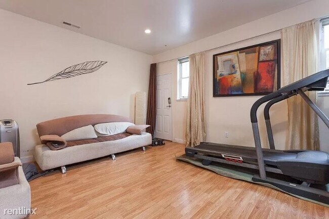 Building Photo - 3284 San Bruno Ave