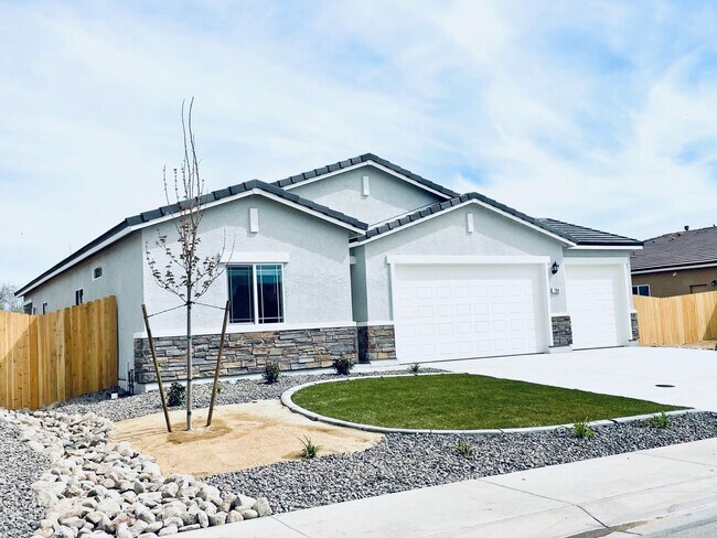 Foto del edificio - Newer 4 Bedroom Home, 3 car garage