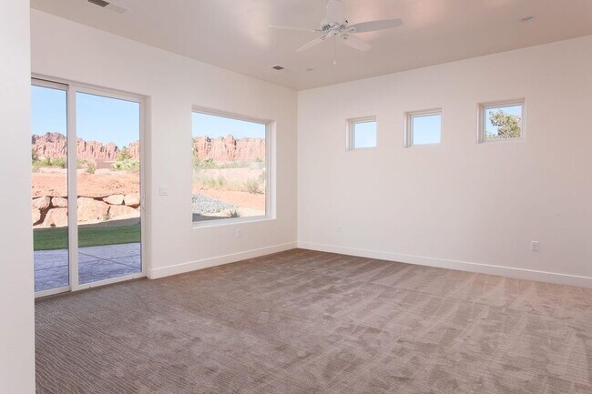 Building Photo - Gorgeous luxury 4 bedroom home in Ivins