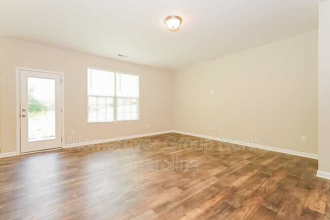 Building Photo - 1912 Harvick Ct