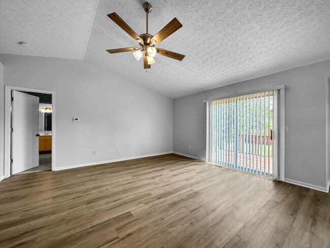 Foto del edificio - 9030 Trinity Cir
