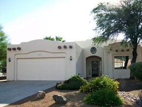 Building Photo - 2514 N Camino Reloj