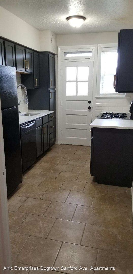 Building Photo - 1 br, 1 bath Apartment - 1020 Sanford Ave