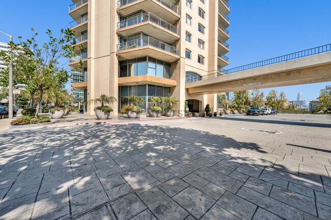 Foto del edificio - 1200 Gough St