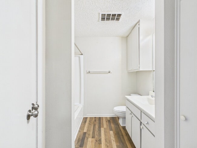 Foto del edificio - 2/1 Upstairs Unit Ready Now