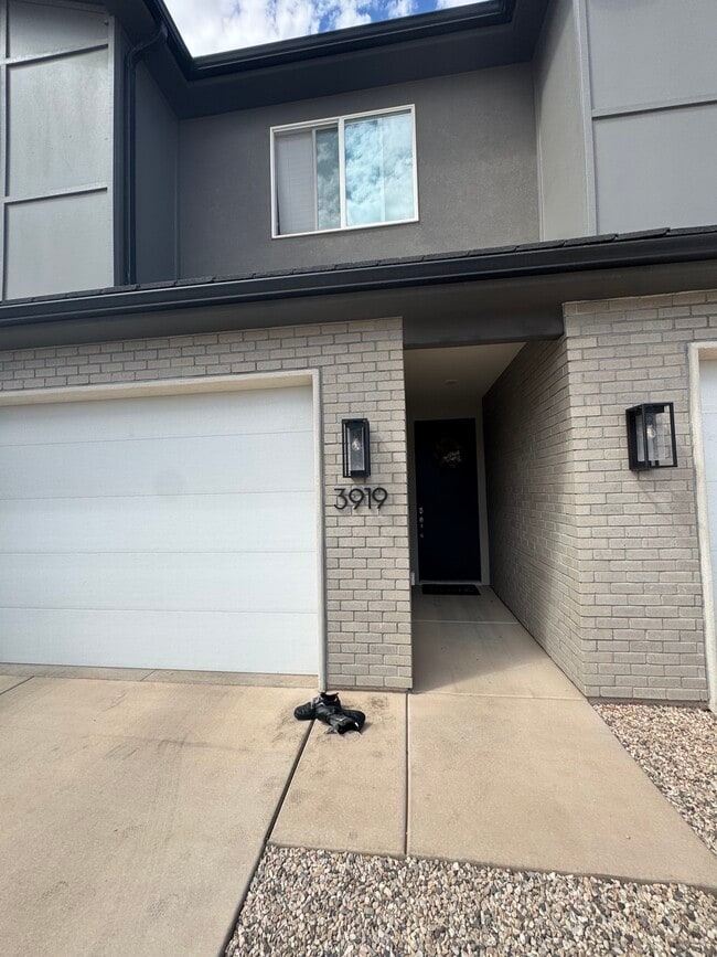 Building Photo - 3937 E Razor Dr