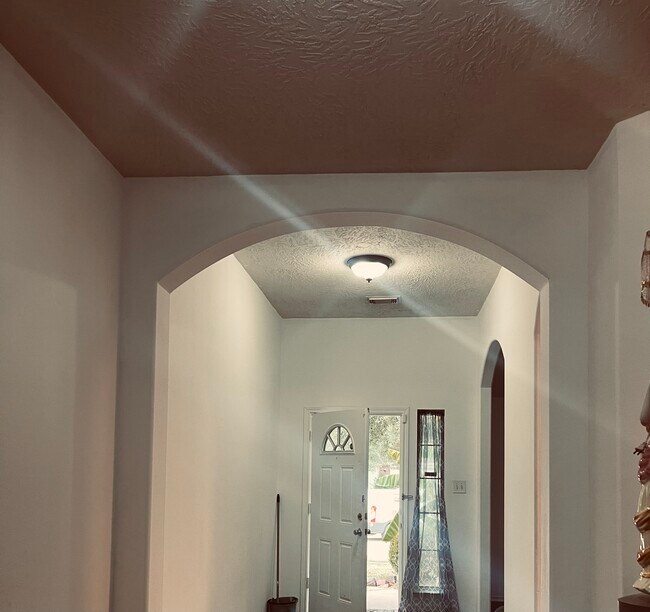 Building Photo - 6810 Atasca Creek Dr
