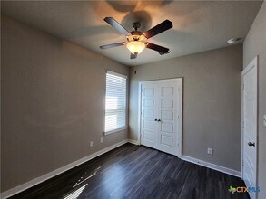 Building Photo - 549 Creekside Frst