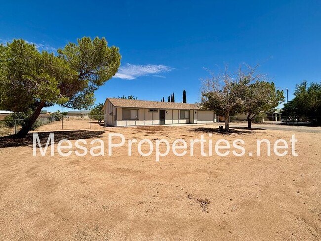 Foto del edificio - 21150 Nandina St