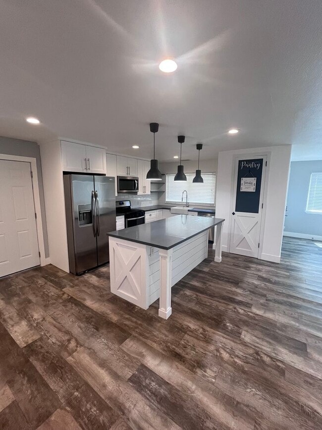 Building Photo - BEAUTIFUL 3 BEDROOM HOME IN ELVERTA!!