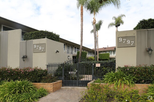 Foto del edificio - 9797 National Blvd