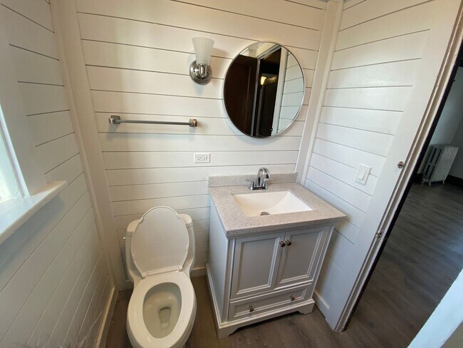 Foto del edificio - 1307 W Newport Ave