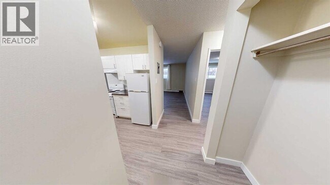 Building Photo - 9807-9108 108 Ave