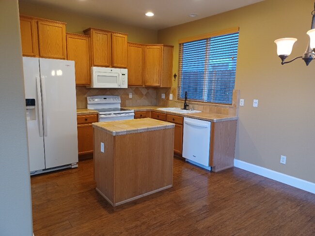 Building Photo - 2562 Chesapeake Bay Cir