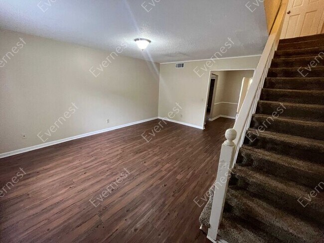 Foto del edificio - 2406 Lyndon Ave